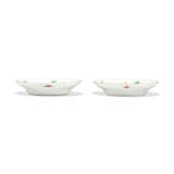 A PAIR OF FAMILLE ROSE 'LANDSCAPE' DISHES - photo 2