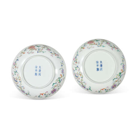A PAIR OF FAMILLE ROSE 'BAJIXIANG' DISHES - photo 2