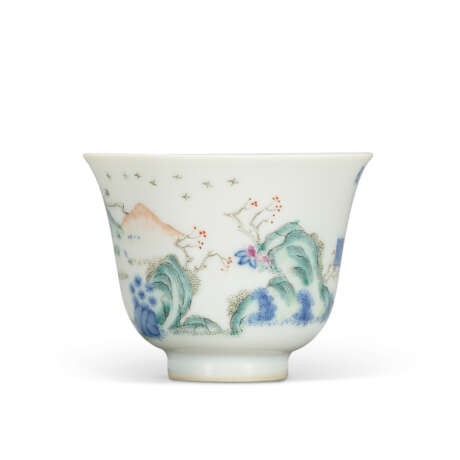 A FINE DOUCAI 'LANDSCAPE' WINE CUP - photo 2