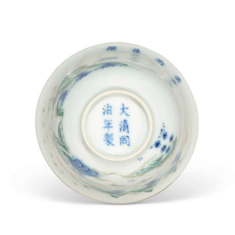 A FINE DOUCAI 'LANDSCAPE' WINE CUP - photo 4