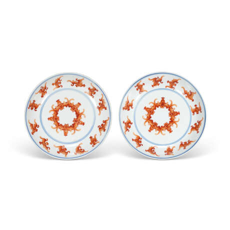 A PAIR OF IRON-RED-DECORATED AND UNDERGLAZE-BLUE 'BATS' DISHES - photo 1 A PAIR OF IRON-RED-DECORATED AND UNDERGLAZE-BLUE 'BATS' DISHES - photo 1