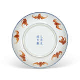 A PAIR OF IRON-RED-DECORATED AND UNDERGLAZE-BLUE 'BATS' DISHES - photo 5