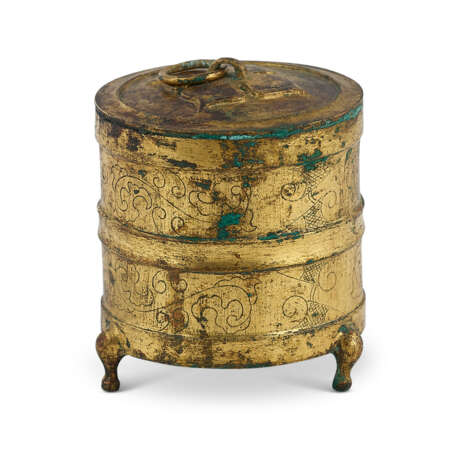 A SMALL INCISED GILT-BRONZE TRIPOD VESSEL AND COVER, LIAN - photo 3 A SMALL INCISED GILT-BRONZE TRIPOD VESSEL AND COVER, LIAN - photo 3