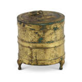 A SMALL INCISED GILT-BRONZE TRIPOD VESSEL AND COVER, LIAN - photo 3