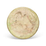 A GREEN-GLAZED POTTERY TRAY AND TWO JARS - Foto 3