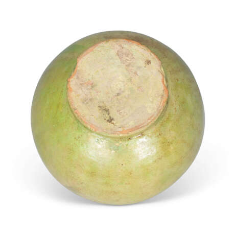 A GREEN-GLAZED POTTERY TRAY AND TWO JARS - Foto 4