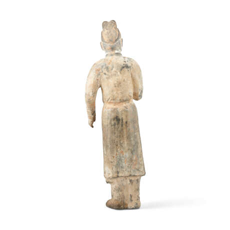 A LARGE GREY POTTERY FIGURE OF A GROOM - photo 2 A LARGE GREY POTTERY FIGURE OF A GROOM - photo 2