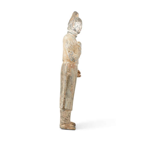 A LARGE GREY POTTERY FIGURE OF A GROOM - photo 3 A LARGE GREY POTTERY FIGURE OF A GROOM - photo 3