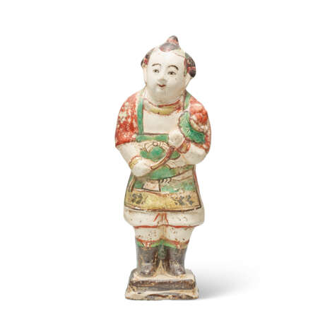 A LARGE CIZHOU POLYCHROME POTTERY FIGURE OF A BOY - photo 1