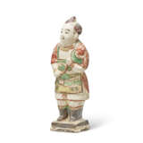 A LARGE CIZHOU POLYCHROME POTTERY FIGURE OF A BOY - photo 3