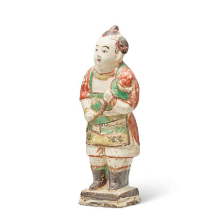 A LARGE CIZHOU POLYCHROME POTTERY FIGURE OF A BOY - photo 3