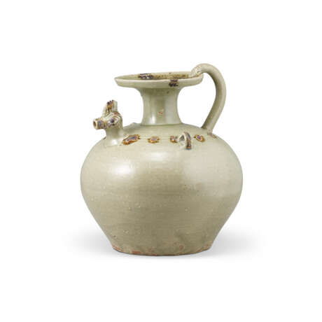 A YUE CELADON IRON-SPOTTED 'CHICKEN-HEAD' EWER - photo 1 A YUE CELADON IRON-SPOTTED 'CHICKEN-HEAD' EWER - photo 1