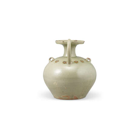 A YUE CELADON IRON-SPOTTED 'CHICKEN-HEAD' EWER - photo 2 A YUE CELADON IRON-SPOTTED 'CHICKEN-HEAD' EWER - photo 2