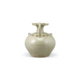 A YUE CELADON IRON-SPOTTED 'CHICKEN-HEAD' EWER - photo 2