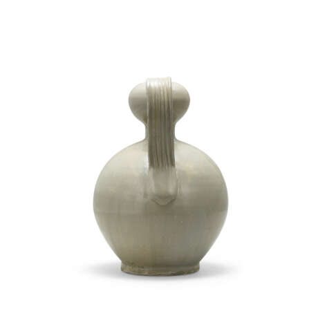 A YUE CELADON DOUBLE-GOURD EWER - фото 3