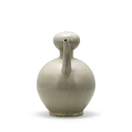 A YUE CELADON DOUBLE-GOURD EWER - фото 4