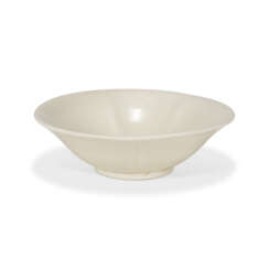 A XING WHITE-GLAZED LOBED BOWL