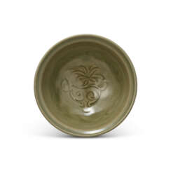A CARVED YAOZHOU CELADON 'FLORAL' BOWL