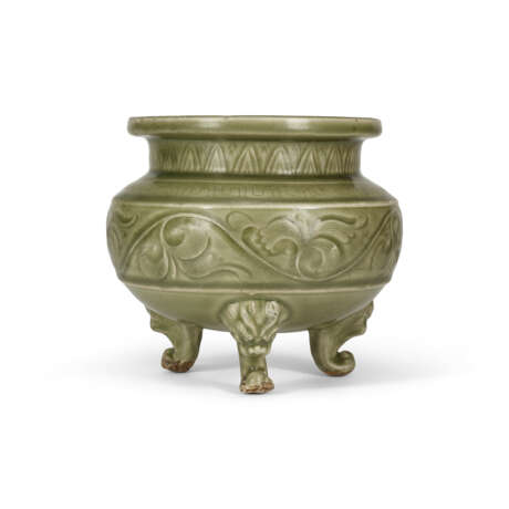A MOULDED AND CARVED YAOZHOU CELADON-GLAZED TRIPOD CENSER - фото 1