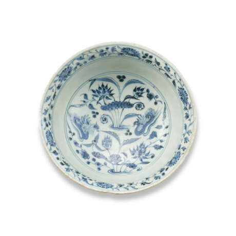 A RARE BLUE AND WHITE ‘MANDARIN DUCKS’ BOWL - photo 2