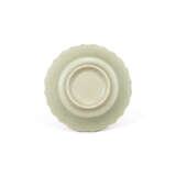 A SMALL CELADON-GALZED FOLIATE DISH - фото 2