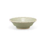 A SMALL CELADON-GALZED FOLIATE DISH - фото 3