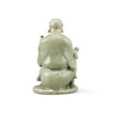A LONGQUAN CELADON-GLAZED FIGURE OF BUDAI - фото 2