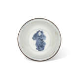 A POWDER-BLUE-GLAZED AND BLUE AND WHITE 'LI BAI' CUP - фото 2