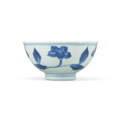 A BLUE AND WHITE 'FLORAL' BOWL