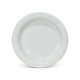 A DEHUA INCISED ‘PEONY’ DISH - фото 1