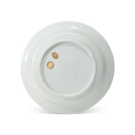 A DEHUA INCISED ‘PEONY’ DISH - фото 3