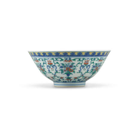 A DOUCAI ‘FLORAL BOUQUET’ BOWL - photo 4