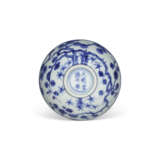 A PAIR OF SMALL BLUE AND WHITE ‘THREE FRIENDS OF WINTER’ BOWLS - photo 2