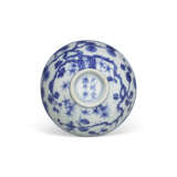 A PAIR OF SMALL BLUE AND WHITE ‘THREE FRIENDS OF WINTER’ BOWLS - photo 3