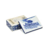 AN INSCRIBED BLUE AND WHITE ‘RED CLIFF’ INK STONE AND COVER - photo 1