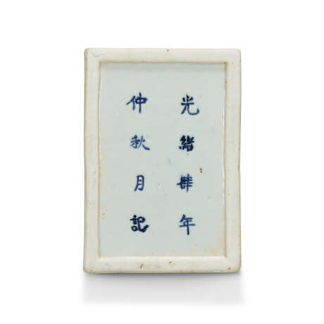 AN INSCRIBED BLUE AND WHITE ‘RED CLIFF’ INK STONE AND COVER - photo 5