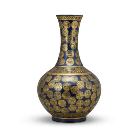 A GILT-DECORATED BLUE-GROUND ‘MEDALLIONS’ BOTTLE VASE - photo 1