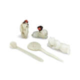 A GROUP OF THREE JADE PENDANTS AND TWO JADE HAIRPINS - photo 1