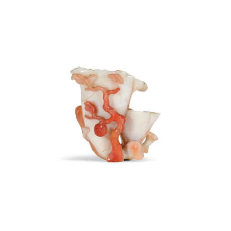 A CARNELIAN AGATE MAGNOLIA-FORM VASE - photo 1