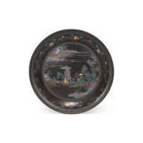 THREE MOTHER-OF-PEARL-INLAID AND GOLD FOILED LACQUER DISHES AND TWO MOTHER-OF-PEARL-INLAID FLORAL-FORM HEXAGONAL LACQUER DISHES - фото 4