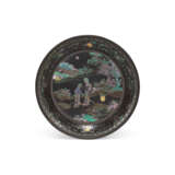 THREE MOTHER-OF-PEARL-INLAID AND GOLD FOILED LACQUER DISHES AND TWO MOTHER-OF-PEARL-INLAID FLORAL-FORM HEXAGONAL LACQUER DISHES - фото 6