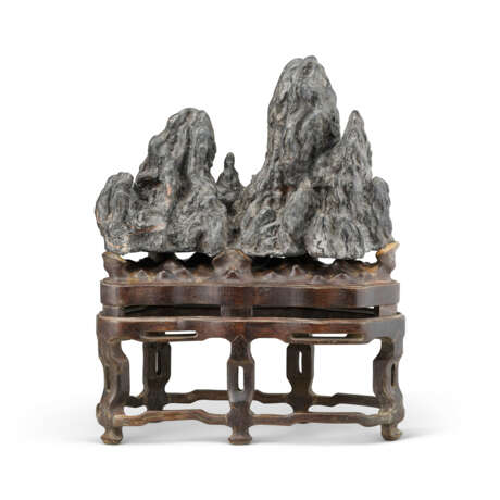A LINGBI MOUNTAIN-FORM SCHOLAR'S ROCK - фото 1 A LINGBI MOUNTAIN-FORM SCHOLAR'S ROCK - фото 1