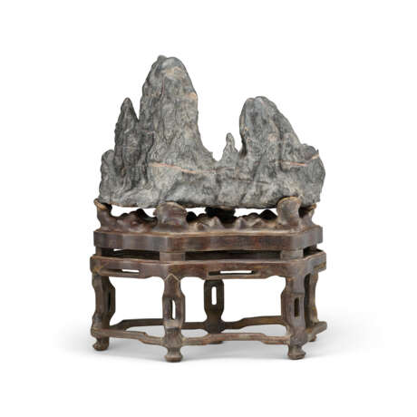 A LINGBI MOUNTAIN-FORM SCHOLAR'S ROCK - фото 2 A LINGBI MOUNTAIN-FORM SCHOLAR'S ROCK - фото 2