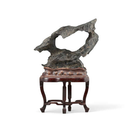 AN INSCRIBED SCHOLAR'S ROCK - фото 1 AN INSCRIBED SCHOLAR'S ROCK - фото 1