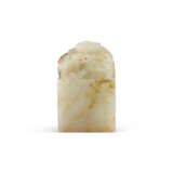 A WHITE AND RUSSET JADE ‘CHILONG AND CLOUD’ SQUARE SEAL - фото 1