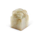 A WHITE AND RUSSET JADE ‘CHILONG AND CLOUD’ SQUARE SEAL - фото 2
