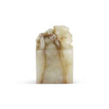 A WHITE AND RUSSET JADE ‘CHILONG AND CLOUD’ SQUARE SEAL - фото 3