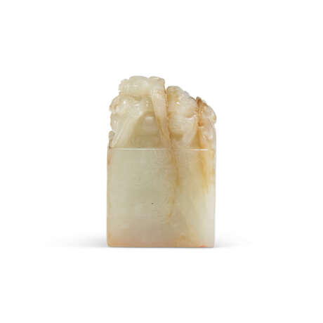 A WHITE AND RUSSET JADE ‘CHILONG AND CLOUD’ SQUARE SEAL - фото 4