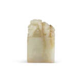 A WHITE AND RUSSET JADE ‘CHILONG AND CLOUD’ SQUARE SEAL - фото 4