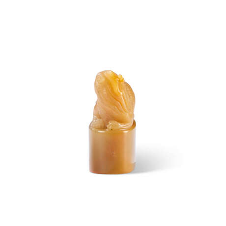 AN INSCRIBED SOAPSTONE MYTHICAL BEAST SEAL - фото 3